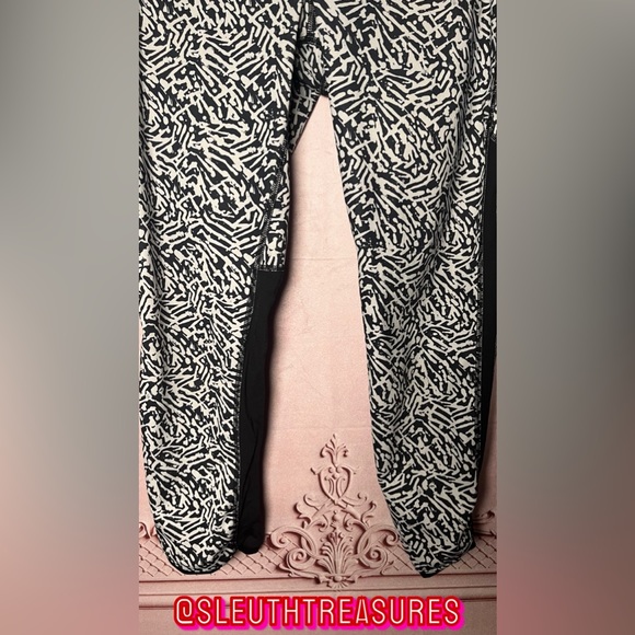 Lululemon Pace Pusher High Rise Crop Leggings Black White Animal Print Size 6 - Picture 8 of 9